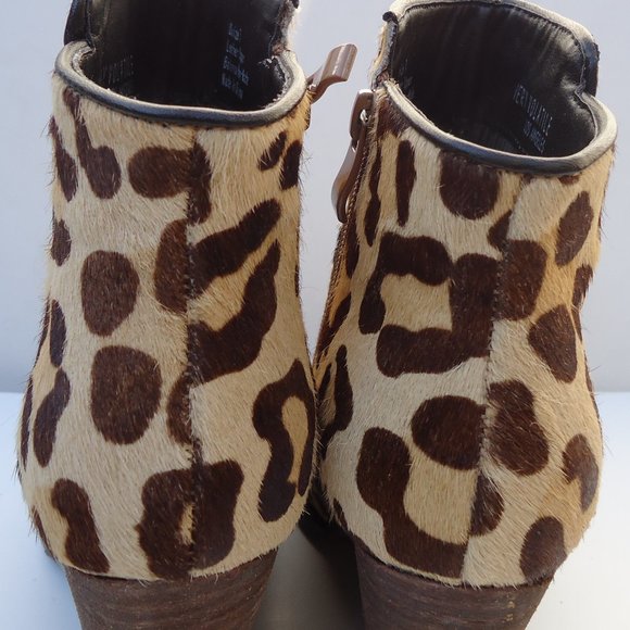 SIZE 7. Very Volatile Leopard Print Booties. - Picture 5 of 16